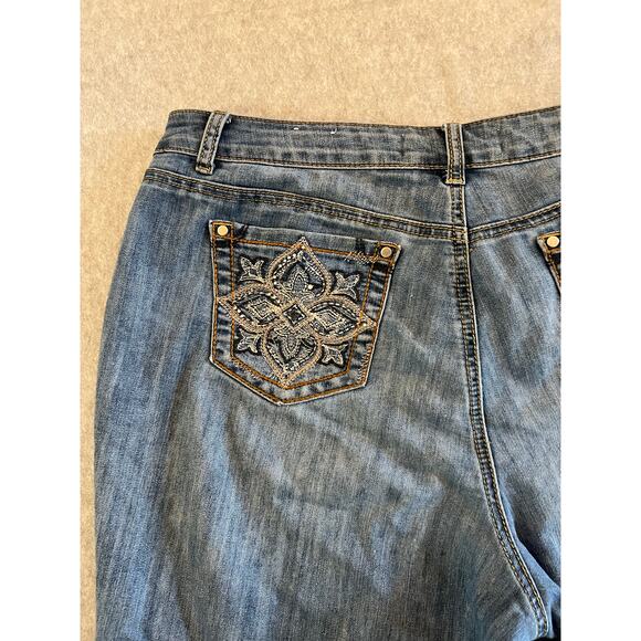 C est 1946 Denim Capri Jeans Women's size 16 Blue Medium Wash Stretchy Comfy - Picture 9 of 15